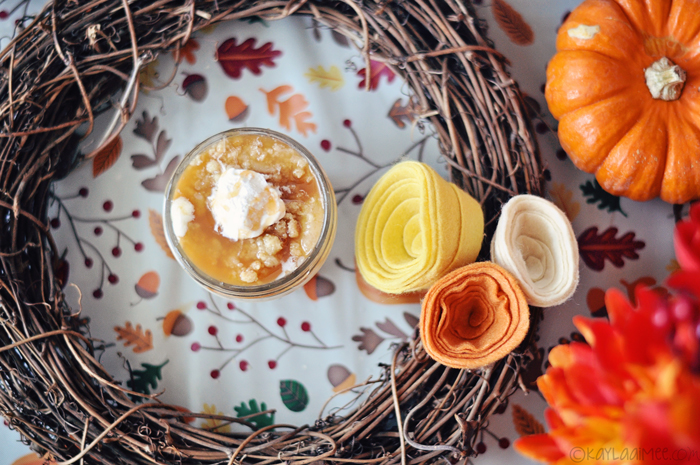 Cute Thanksgiving Dessert - Caramel Apple Pie in a mason jar!